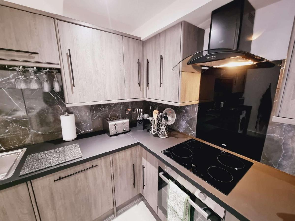 Lmk, Spacious 1 Bedroom Ground Floor Apartment, Ev Charger, Free Parking Wi-Fi, Great Location เบลฟาสต์ ภายนอก รูปภาพ
