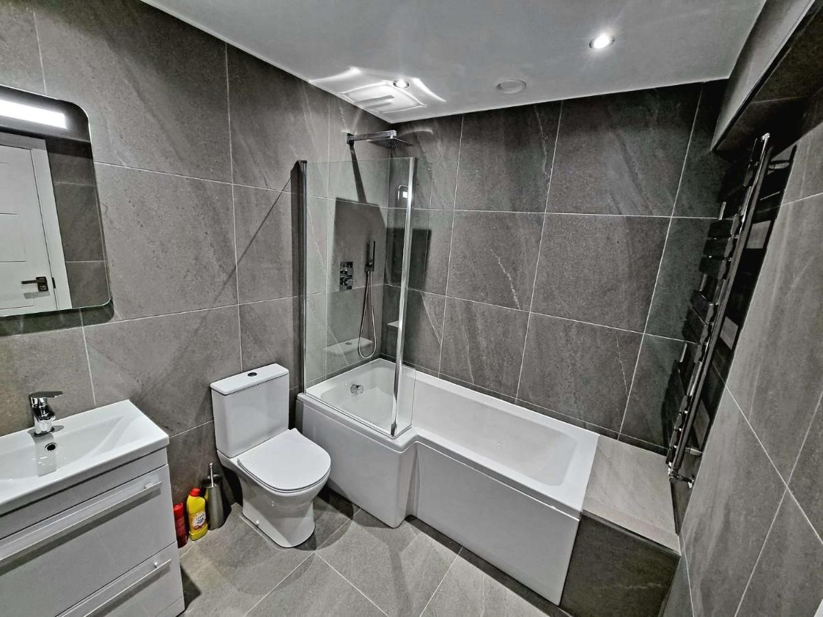 Lmk, Spacious 1 Bedroom Ground Floor Apartment, Ev Charger, Free Parking Wi-Fi, Great Location เบลฟาสต์ ภายนอก รูปภาพ