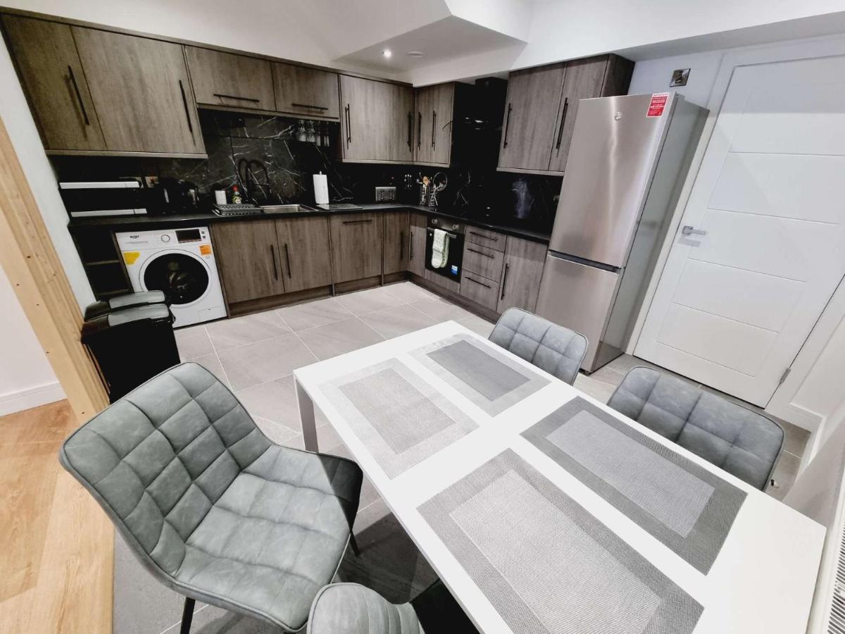 Lmk, Spacious 1 Bedroom Ground Floor Apartment, Ev Charger, Free Parking Wi-Fi, Great Location เบลฟาสต์ ภายนอก รูปภาพ